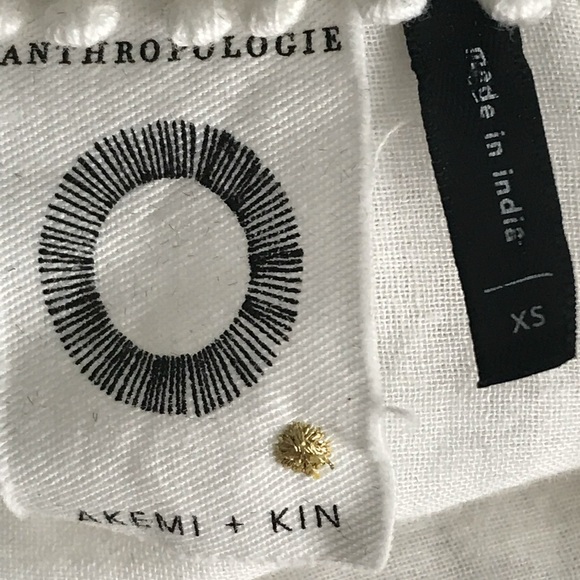 Akemi + Kin (Anthro) white embroidered top. - Picture 2 of 3